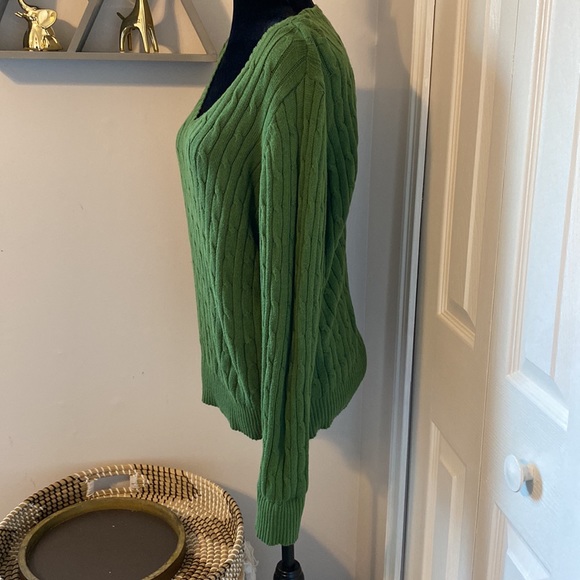 Ladies Sweater, Size Large, Green in EUC with no defects no stains no tears - Picture 4 of 7
